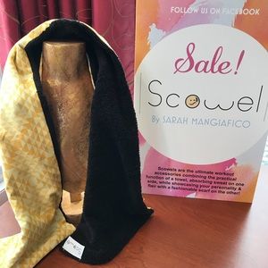 SCOWEL: Towel/scarf fitness accessory. Sweat&Mode